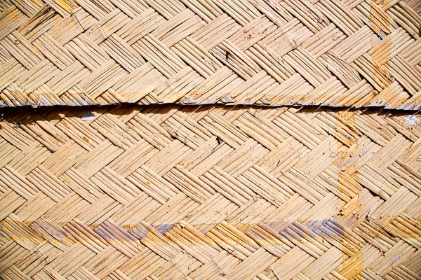 Стена, построенная на плетеном буке — стоковое фото