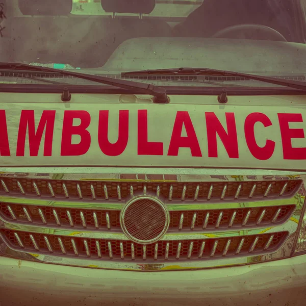  bir ambulans kavramı tıbbi bakım kaporta