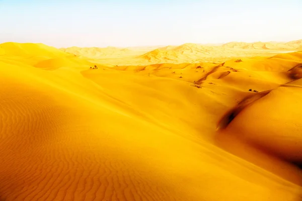 Em oman velho deserto esfregar al khali o quarto vazio e ao ar livre — Fotografia de Stock