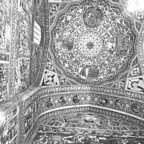 I iran den gamla katedralen — Stockfoto