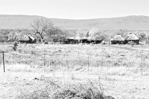 W lesotho ulicy wieś w pobliżu courtyard — Zdjęcie stockowe