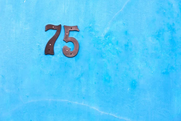 Nummer in een huis van de muur als achtergrond textuur — Stockfoto
