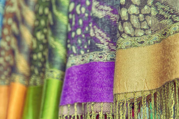 Аксесуар повнокольоровий шарф і хустку — стокове фото