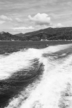   Tekne ve Pasifik Okyanusu görünümünden   