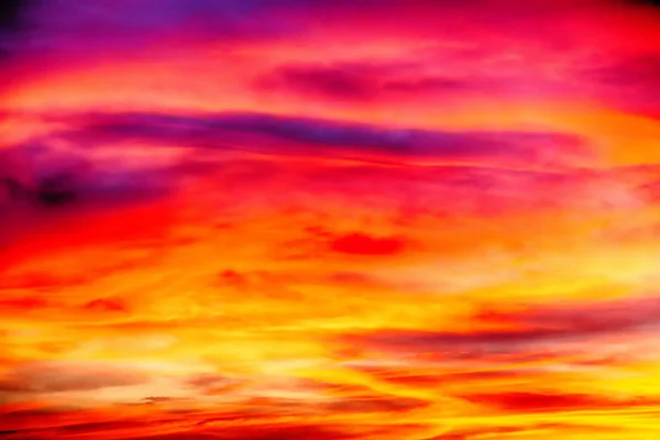Filippiineillä abstrakti pilvi ja auringonlasku — kuvapankkivalokuva