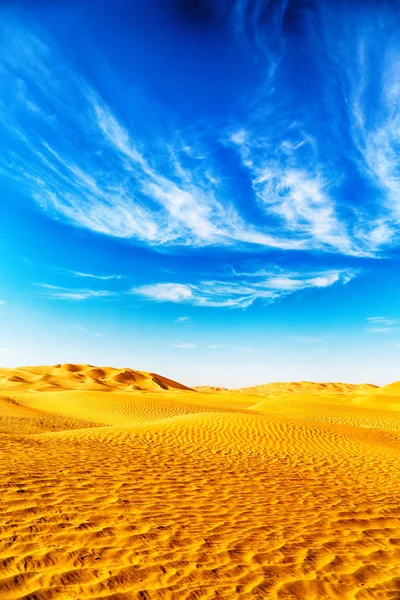 Em oman velho deserto esfregar al khali o quarto vazio e ao ar livre s — Fotografia de Stock