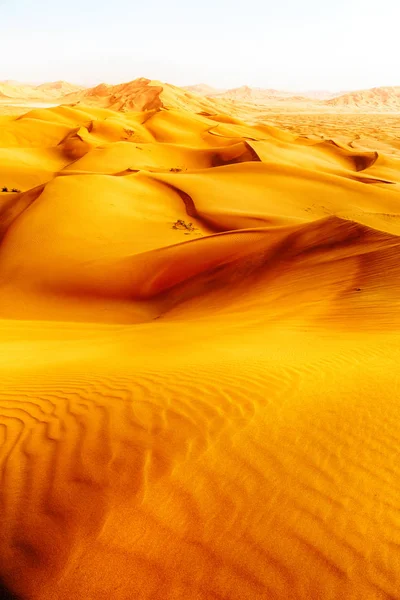 V Ománu starý poušť rub al Kali, vyprahlá pustina a venkovní s — Stock fotografie