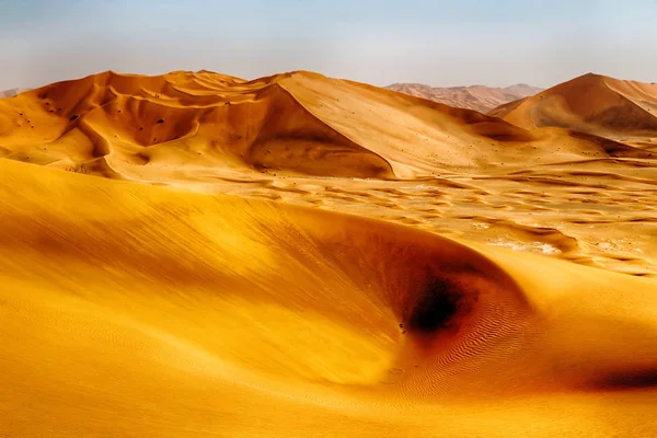 In oman vecchio deserto strofinare al khali il quartiere vuoto e all'aperto — Foto Stock