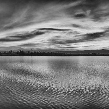  Güneşin renkleri tam sudan görüntülemek  