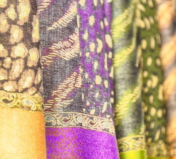 Desenfoque Philippines Accesorio Colorido Bufanda Pañuelo Para Cabeza Viejo Mercado —  Fotos de Stock