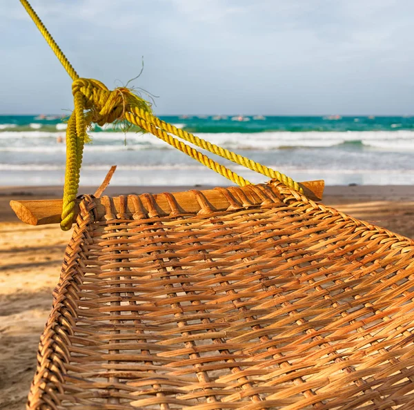 Vista de uma rede perto da praia do oceano — Fotografia de Stock