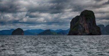  Tekne ve Pasifik Okyanusu görünümünden