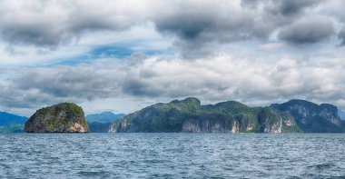  Tekne ve Pasifik Okyanusu görünümünden