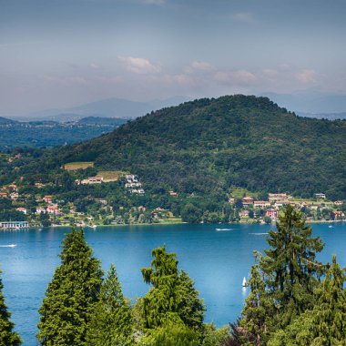 İtalya manzara Panoraması göl ve dağ içinde 