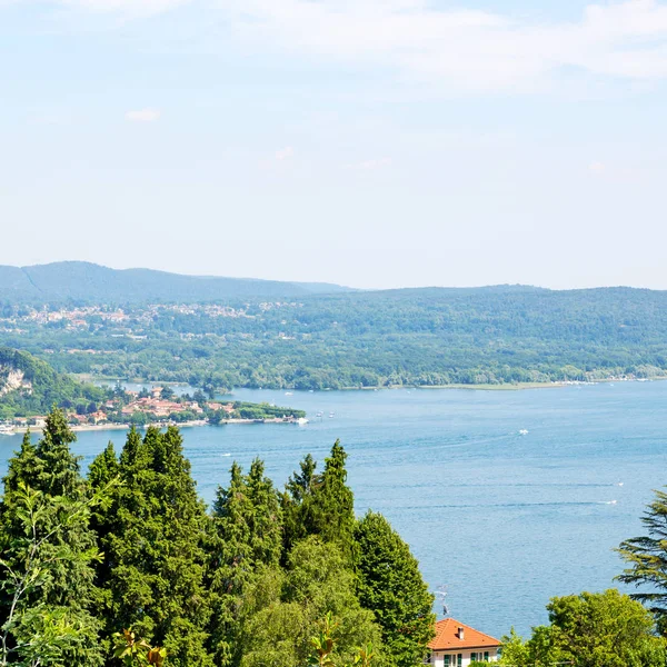 İtalya manzara Panoraması göl ve dağ içinde 