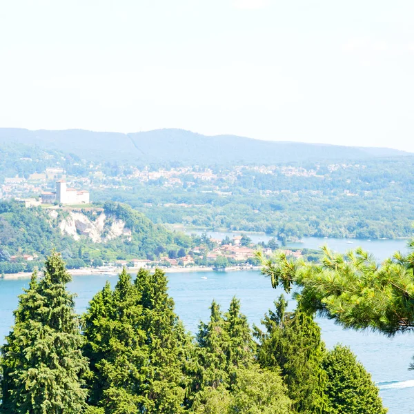 İtalya manzara Panoraması göl ve dağ içinde 