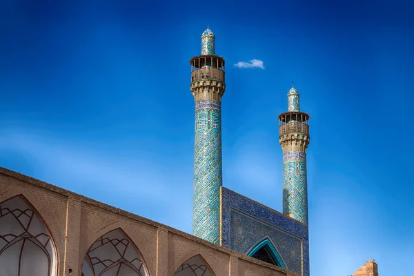 In iranischer Moschee mit altem Platz — Stockfoto