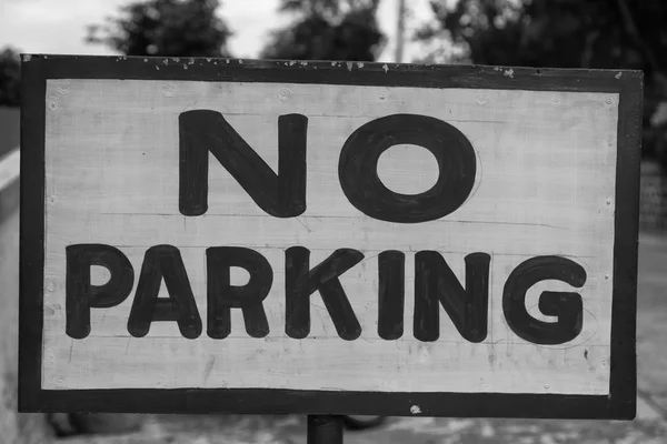 Vieja etiqueta sucia de la señal de estacionamiento — Foto de Stock