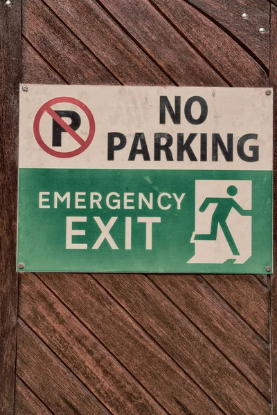 Emergency  exit signal and no parking icon — Stock Photo, Image