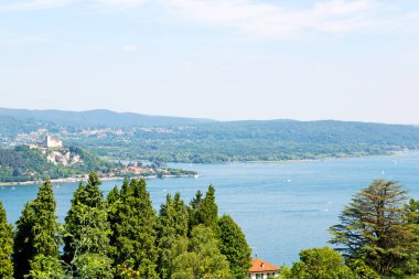 İtalya manzara Panoraması göl ve dağ içinde 