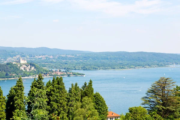 İtalya manzara Panoraması göl ve dağ içinde 