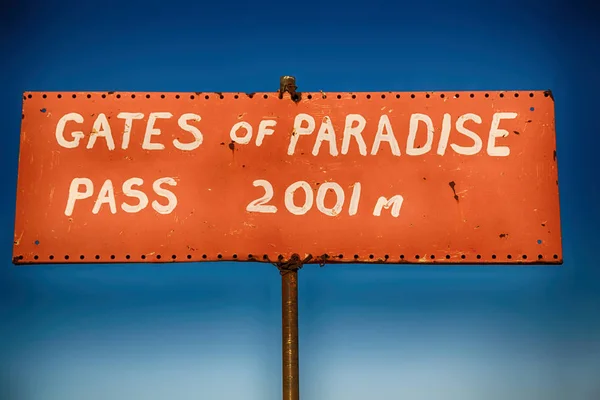 Közúti bejelentkezés Gate paradise pass — Stock Fotó