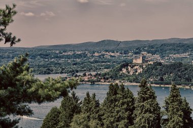 İtalya manzara Panoraması göl ve dağ içinde 