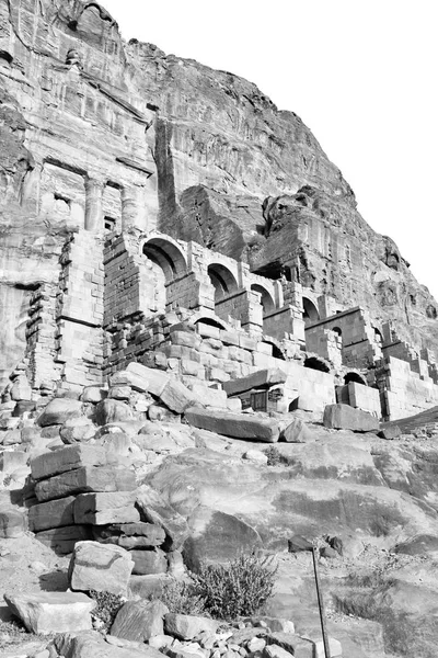 Tumba en el sitio antiguo de petra en Jordania — Foto de Stock