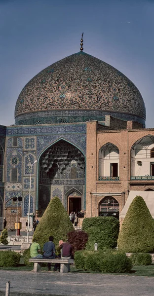 Iran Antiga Mesquita Quadrada Fonte Luz Fundo Água — Fotografia de Stock