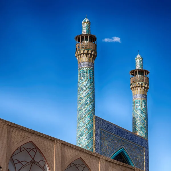 In iranischer Moschee mit altem Platz — Stockfoto