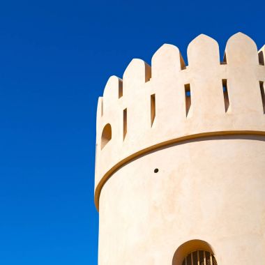 Umman muscat eski savunma fort battlesment gökyüzü ve st