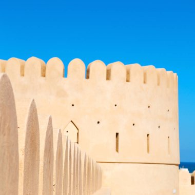 Umman muscat eski savunma fort battlesment gökyüzü ve st