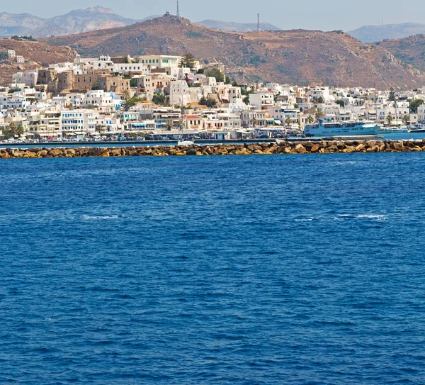Historia vieja en el puerto de la isla de Cícladas y el barco santorini naksos — Foto de Stock