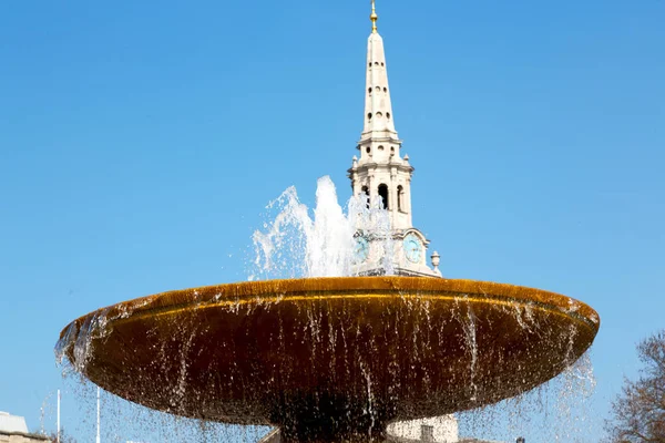 Dans la vieille fontaine à eau de Londres — Photo