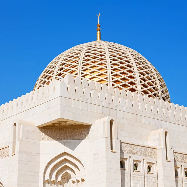 Umman muscat oteli eski Camii Minare ve din gökyüzü temizleyin