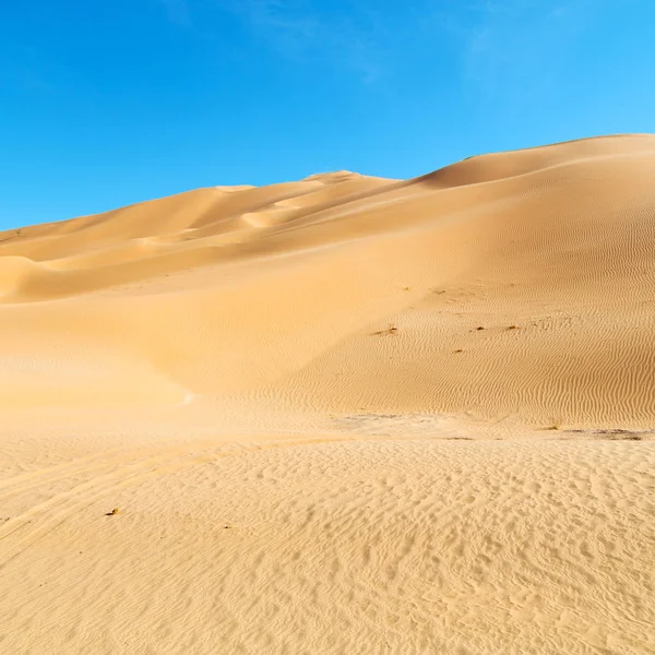 Em oman velho deserto esfregar al khali o quarto vazio e ao ar livre — Fotografia de Stock