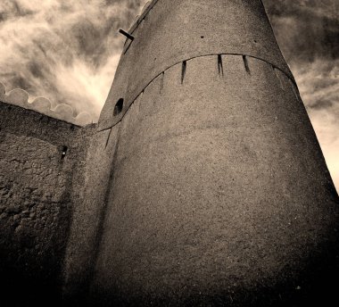 Umman Muscat eski savunma fort battlesment gökyüzü bir