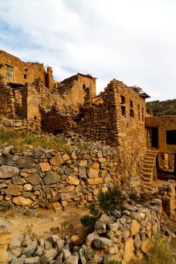 Umman dağda eski terk edilmiş köy evi ve cl kemer