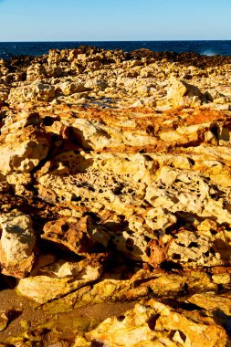 Umman sahil şeridi denizde okyanus Körfez rock ve plaj gökyüzü sakin ol