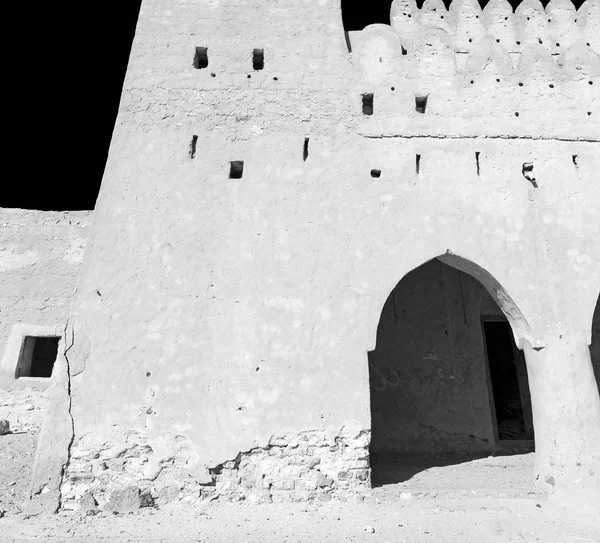 Dans oman muscat le vieux fort défensif battement ciel a — Photo