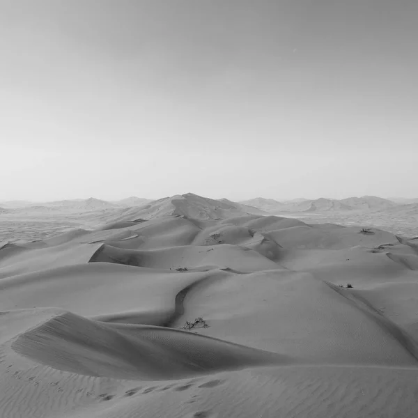 Em oman velho deserto esfregar al khali o quarto vazio e ao ar livre — Fotografia de Stock