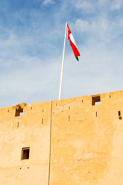 In oman    muscat    the   old defensive  fort battlesment sky a — Stock Photo, Image