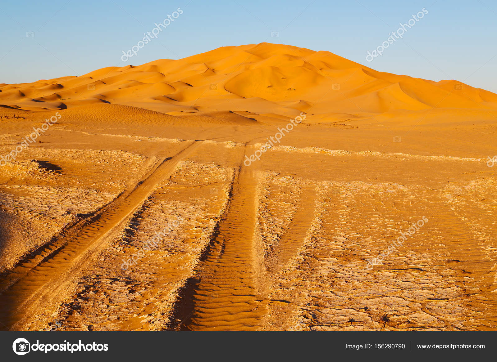 ルブアルハリ砂漠写真素材 ロイヤリティフリールブアルハリ砂漠画像 Depositphotos