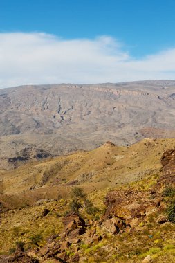 Umman eski dağ gorge ve kanyon derin bulutlu gökyüzü 