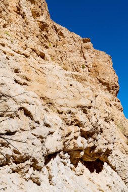 Umman eski dağ gorge ve kanyon derin bulutlu gökyüzü 