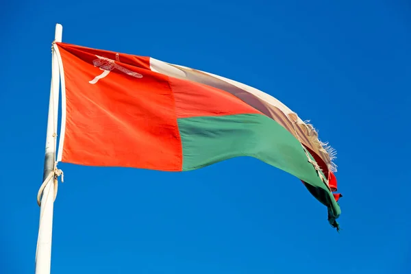 Integetett zászló ég Ománban — Stock Fotó
