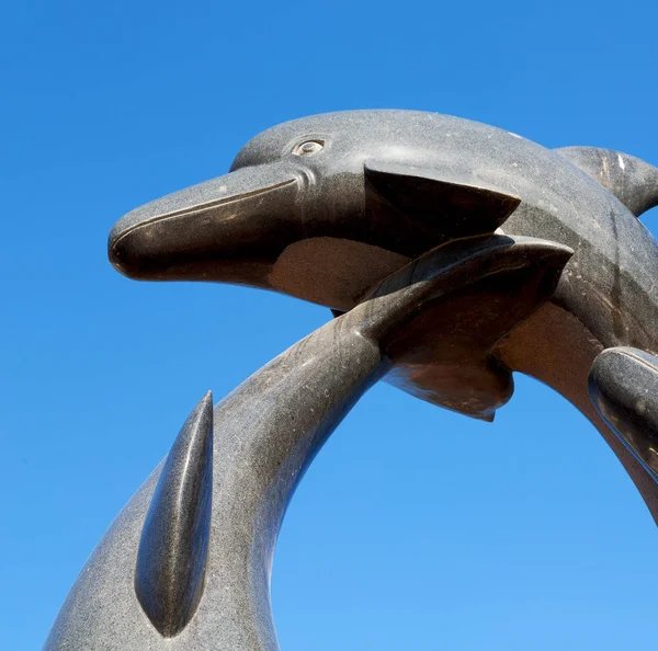 En oman antigua estatua de delfín — Foto de Stock