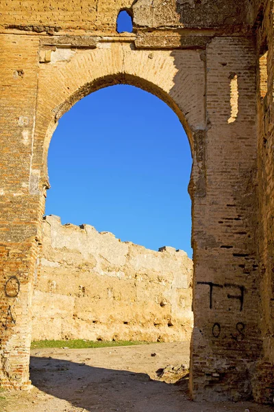 Morocco arch in africa old construction street  the blue sky — Stock Photo, Image