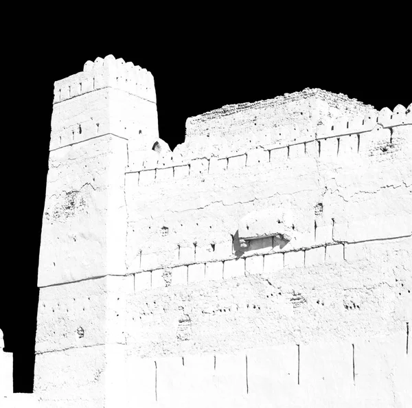 In oman    muscat    the   old defensive  fort battlesment sky a — Stock Photo, Image