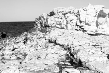 Umman sahil şeridi denizde okyanus Körfez rock ve plaj gökyüzü sakin ol